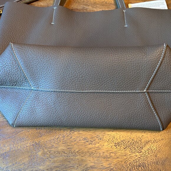 Gigi New York Leather Hunter Tote - Picture 4 of 9